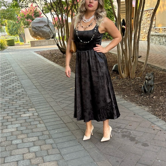 WAYF Corset Dress
Black and charcoal gray size S - Picture 14 of 14